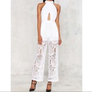 This a jumpsuit Kendall & Kylie size XS